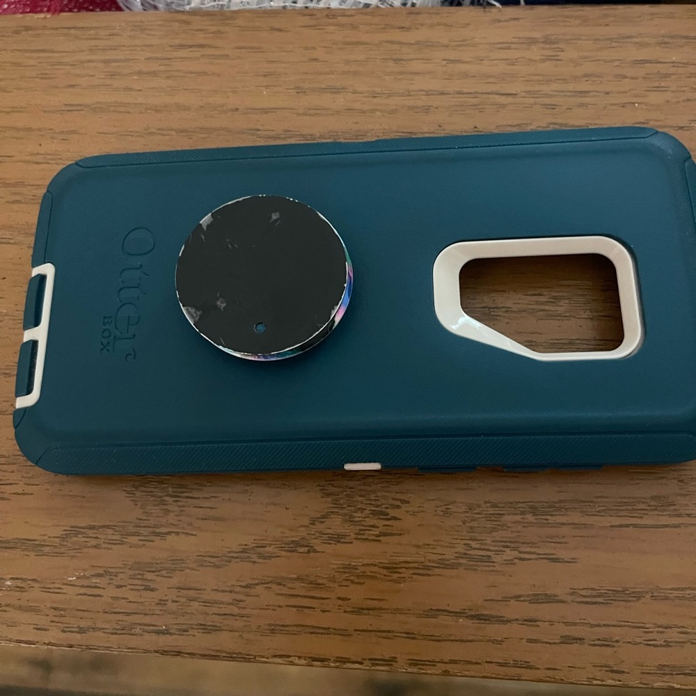 Samsung S9+ otterbox defender case.